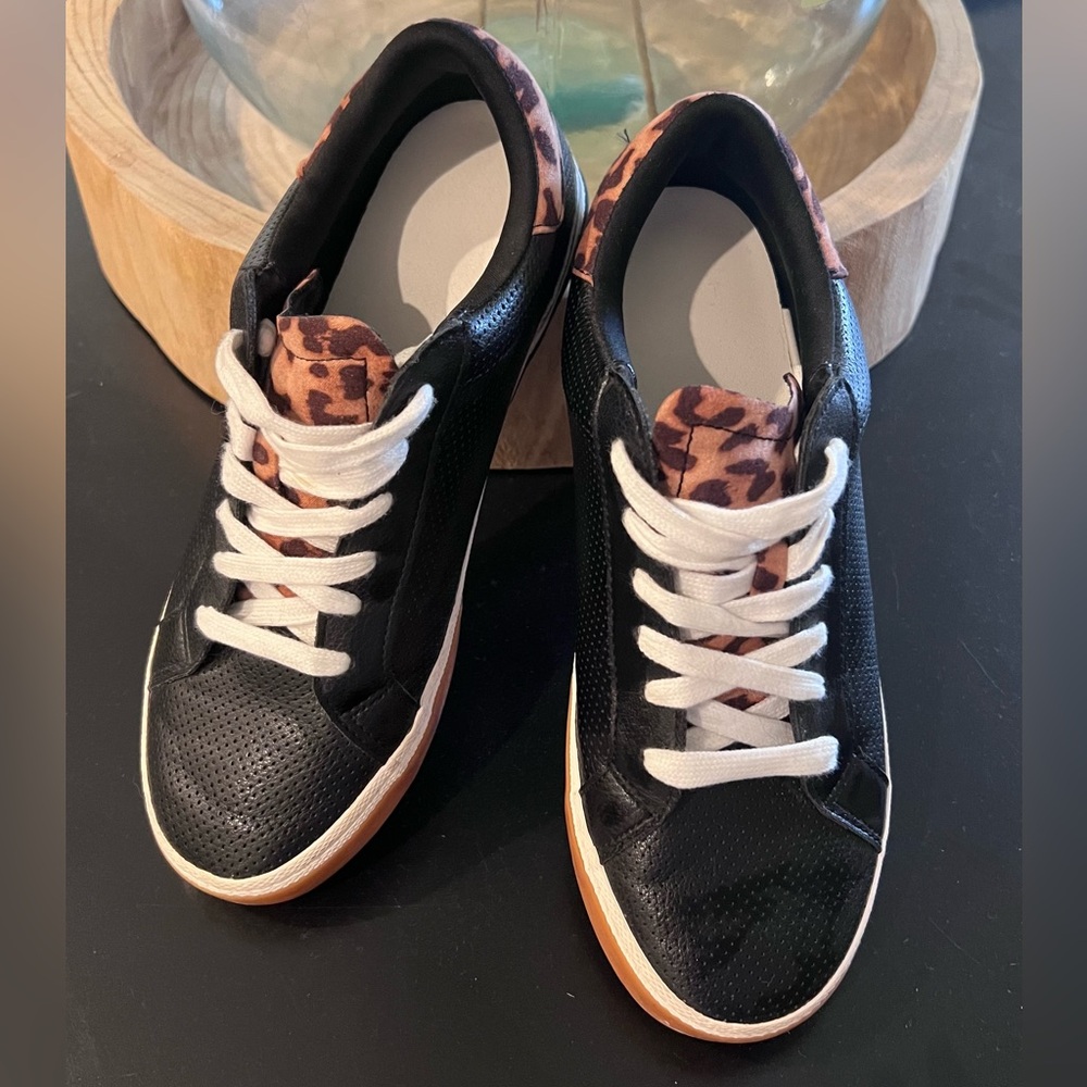 Target Black & Leopard Sneakers ⭐️ Size 8.5